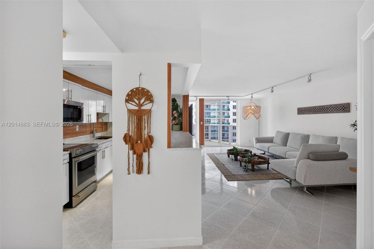2401 Collins Ave, Unit 1406, Miami Beach, FL 33140 Photo