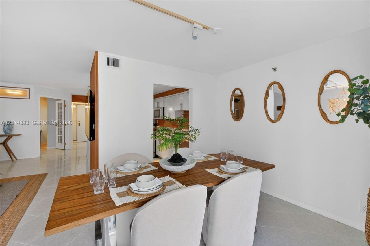 2401 Collins Ave, Unit 1406, Miami Beach, FL 33140 Photo