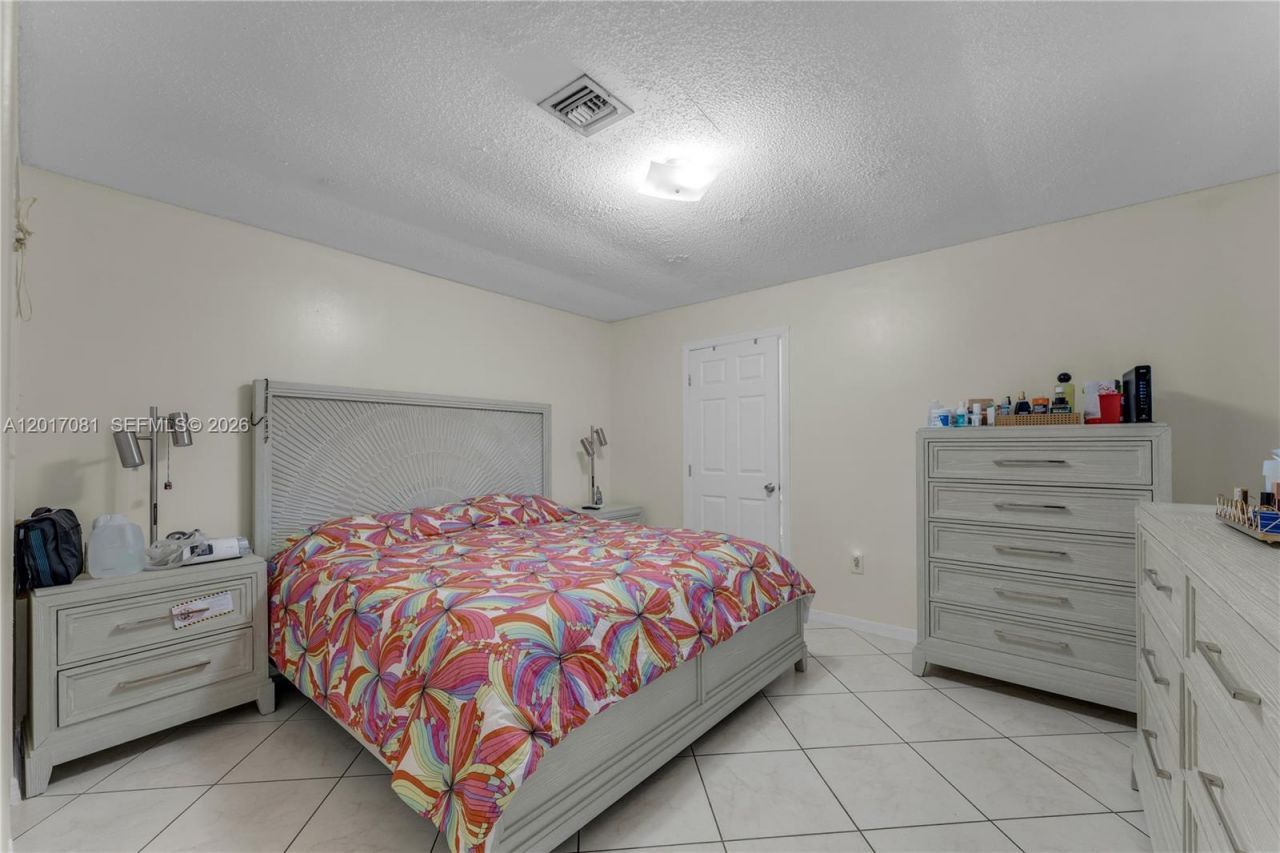 18300 SW 143rd Ct , Miami, FL 33177 Photo