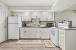 4202 Pinehurst Circle  photo 4