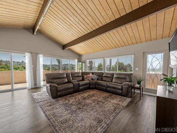 10042 Casa De Oro Blvd, Spring Valley, CA 91977