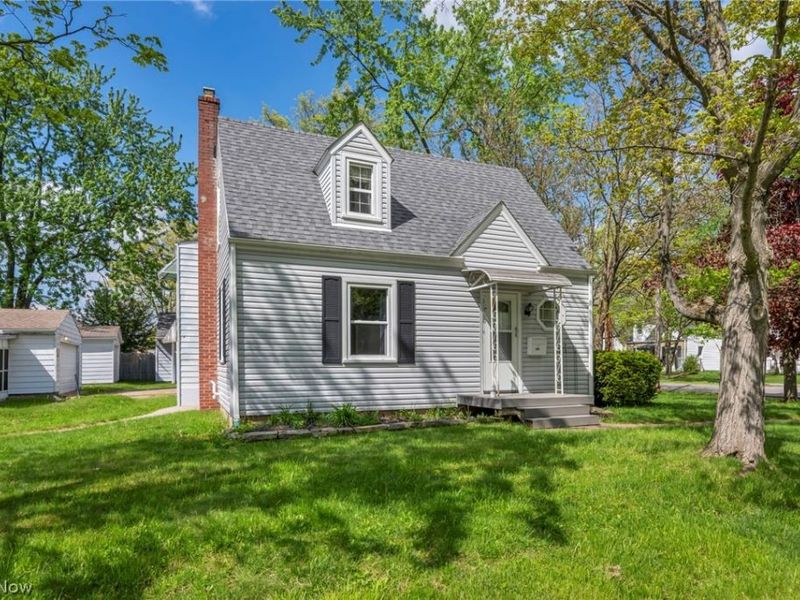 228 Sanford Street, Ravenna, OH 44266 Photo 2