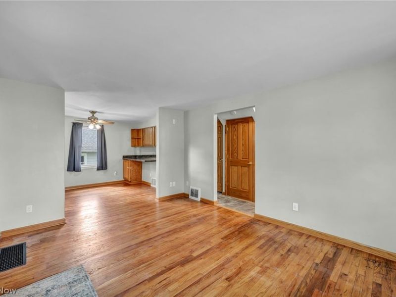 228 Sanford Street, Ravenna, OH 44266 Photo 9
