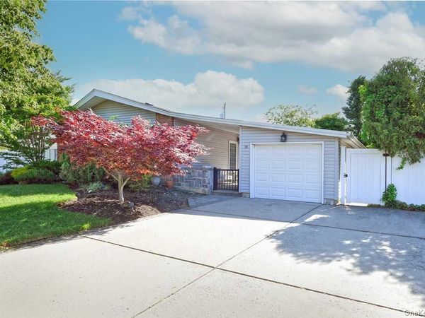 18 Shelter Hill Road , Plainview, NY 11803