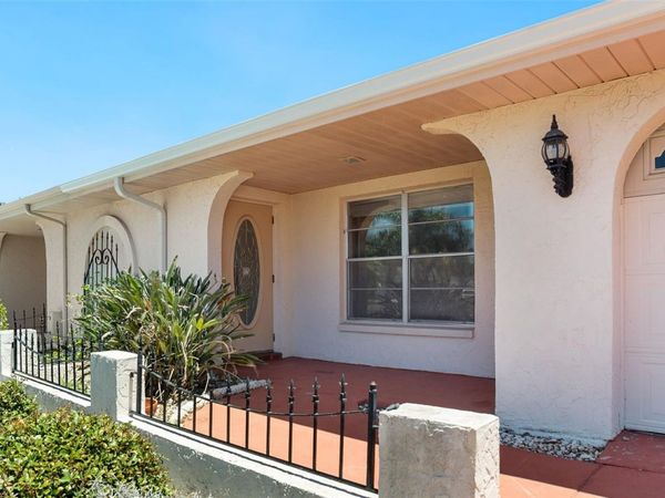 1027 BLUEWATER DRIVE , SUN CITY CENTER, FL 33573