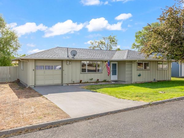 563 SW 2nd Street, Madras, OR 97741