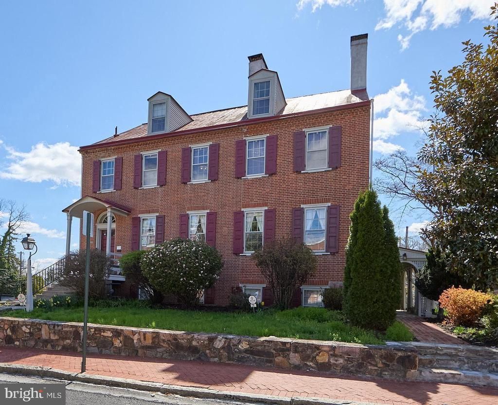 26 W UNION STREET, WEST CHESTER, PA 19382