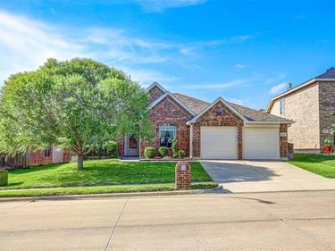 544 Bent Oak Drive, Fort Worth, TX 76131