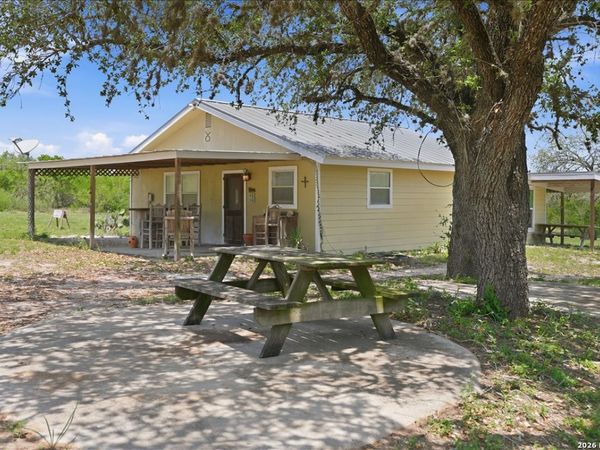 731 COUNTY ROAD 325, George West, TX 78022