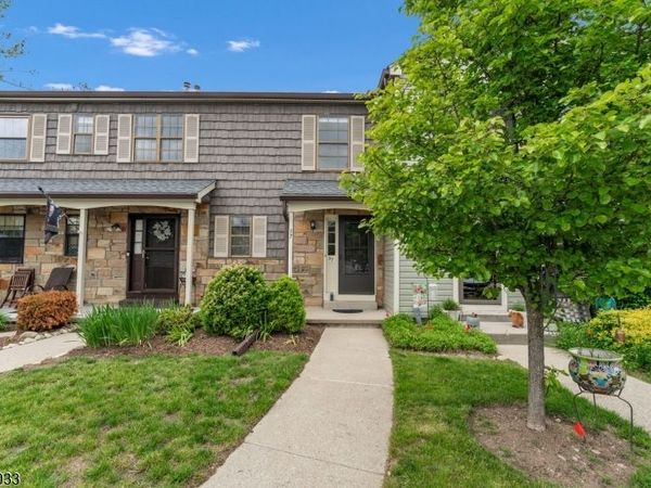 37 Wood Duck Ct, Allamuchy, NJ 07840