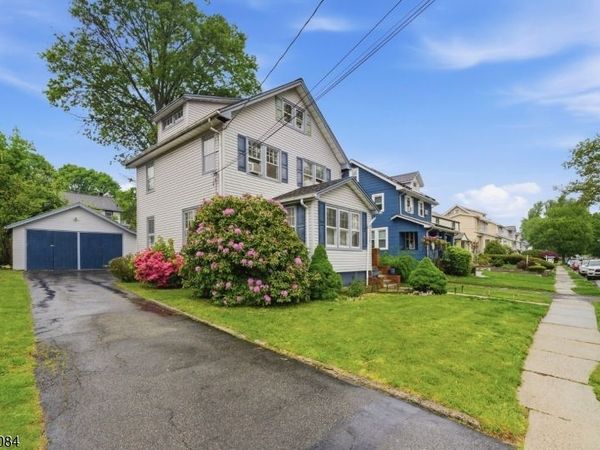 1142 Stasia St, Teaneck, NJ 07666