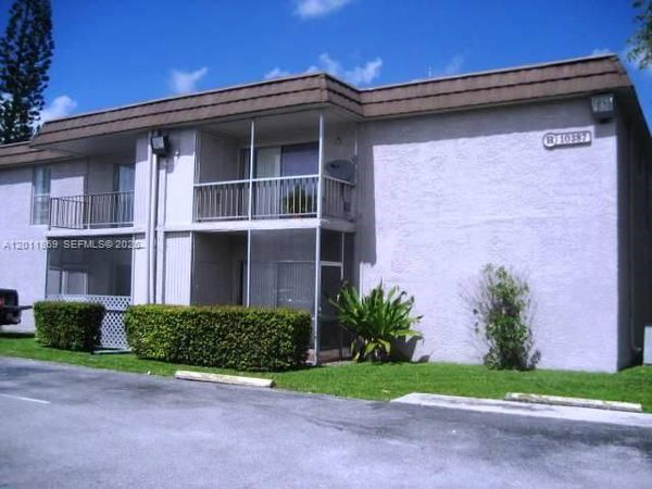 10387 N Kendall Dr , Unit R-2, Miami, FL 33176