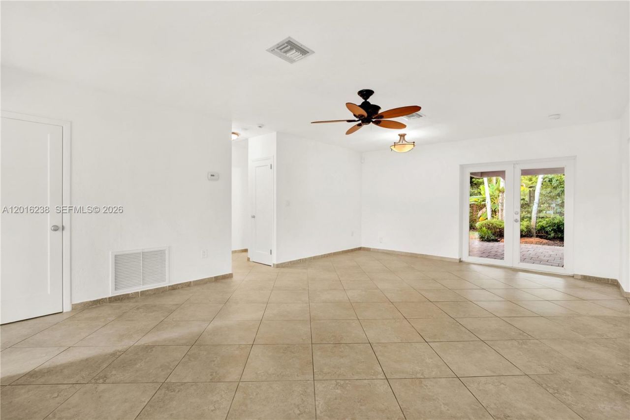 6890 SW 51st St , Miami, FL 33155 Photo
