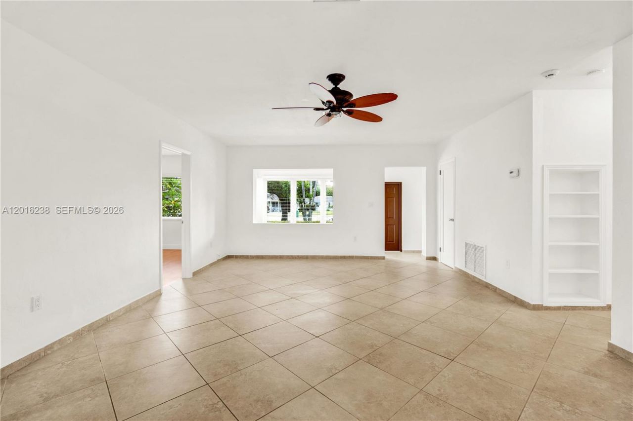 6890 SW 51st St , Miami, FL 33155 Photo