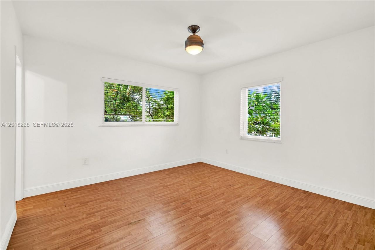 6890 SW 51st St , Miami, FL 33155 Photo