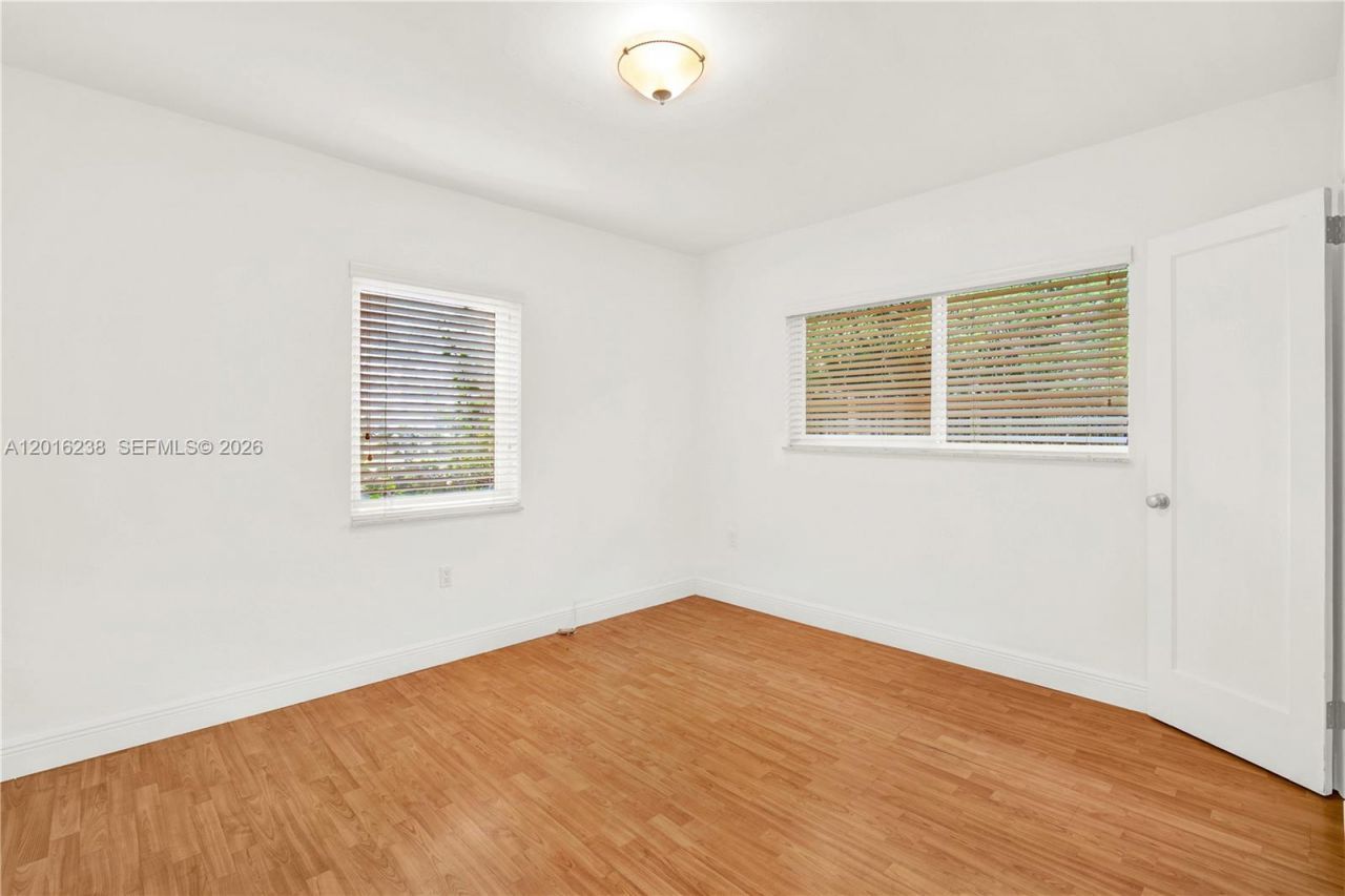 6890 SW 51st St , Miami, FL 33155 Photo