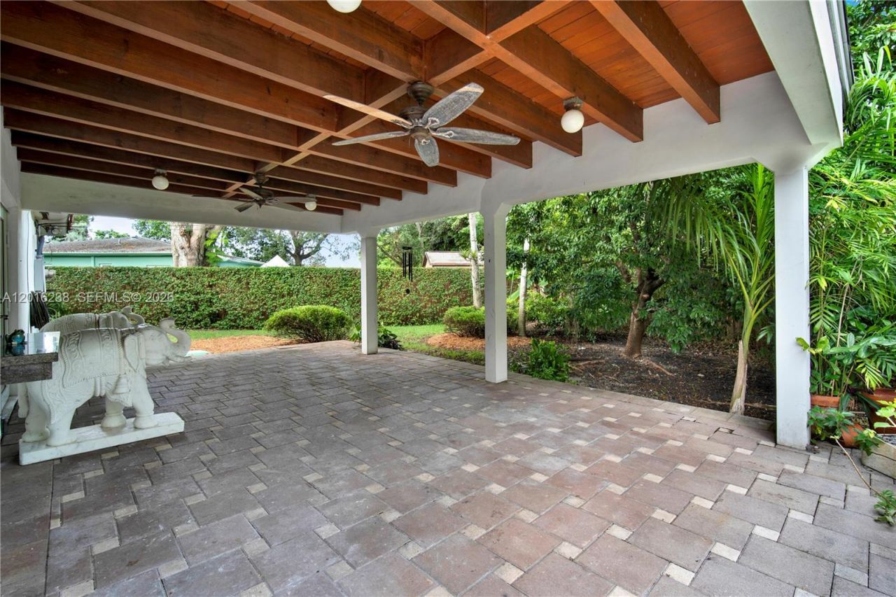 6890 SW 51st St , Miami, FL 33155 Photo