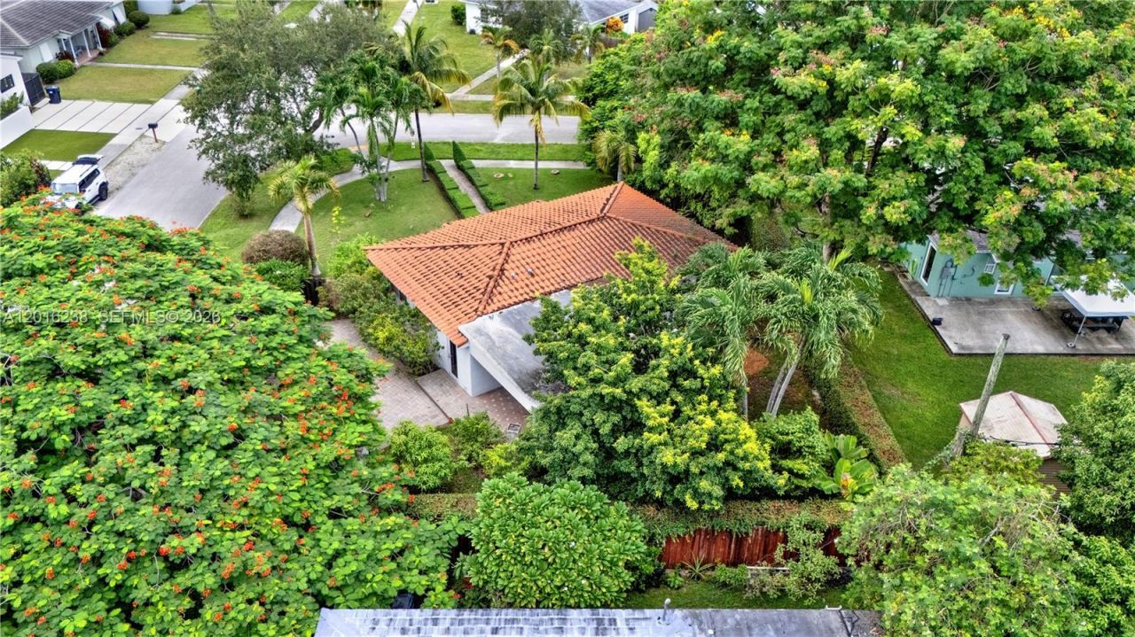 6890 SW 51st St , Miami, FL 33155 Photo