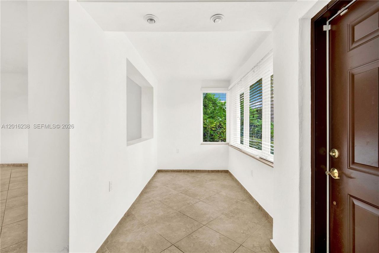 6890 SW 51st St , Miami, FL 33155 Photo