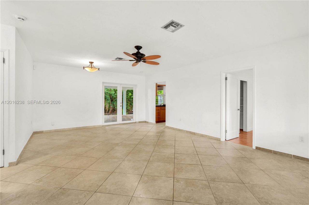 6890 SW 51st St , Miami, FL 33155 Photo