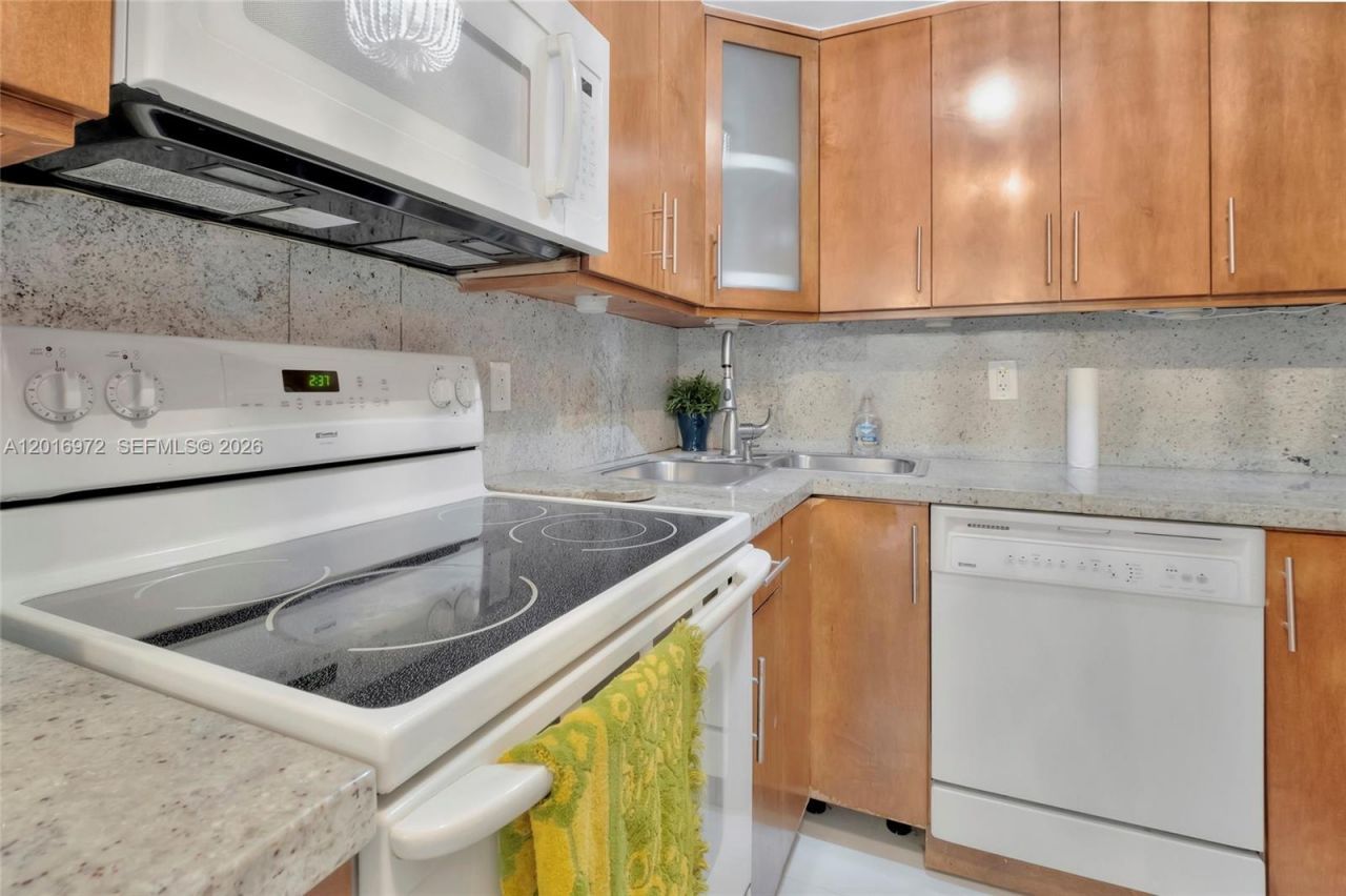 2401 Collins Ave , Unit 1805, Miami Beach, FL 33140 Photo
