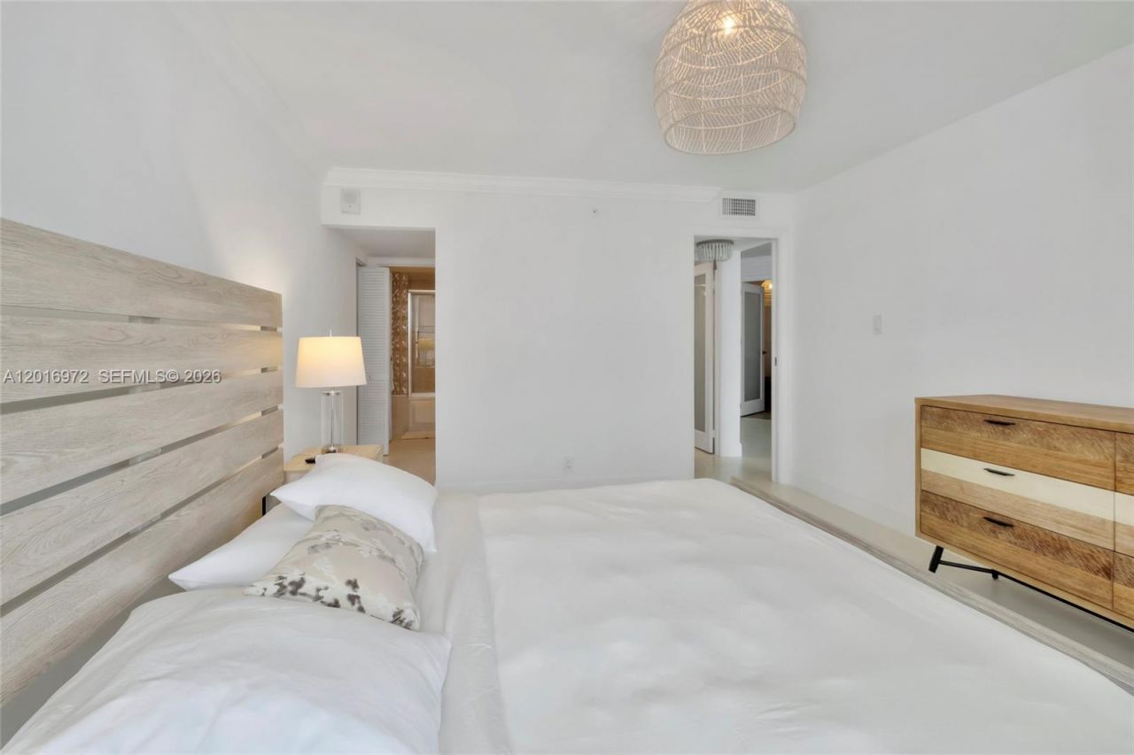2401 Collins Ave , Unit 1805, Miami Beach, FL 33140 Photo