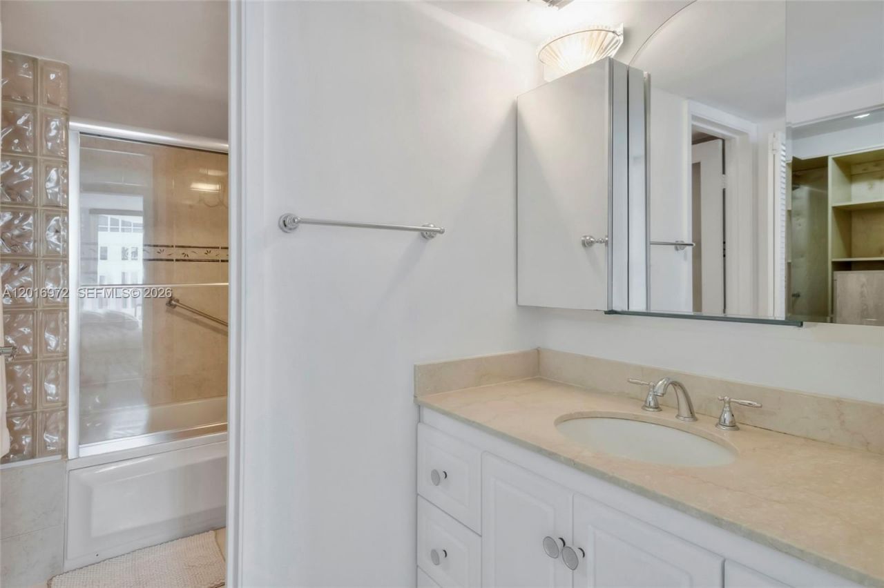 2401 Collins Ave , Unit 1805, Miami Beach, FL 33140 Photo
