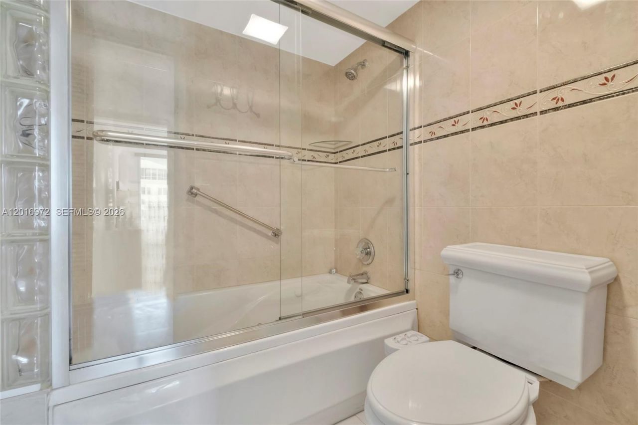 2401 Collins Ave , Unit 1805, Miami Beach, FL 33140 Photo