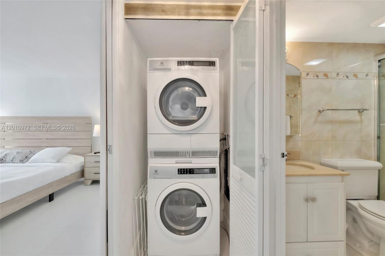 2401 Collins Ave , Unit 1805, Miami Beach, FL 33140 Photo