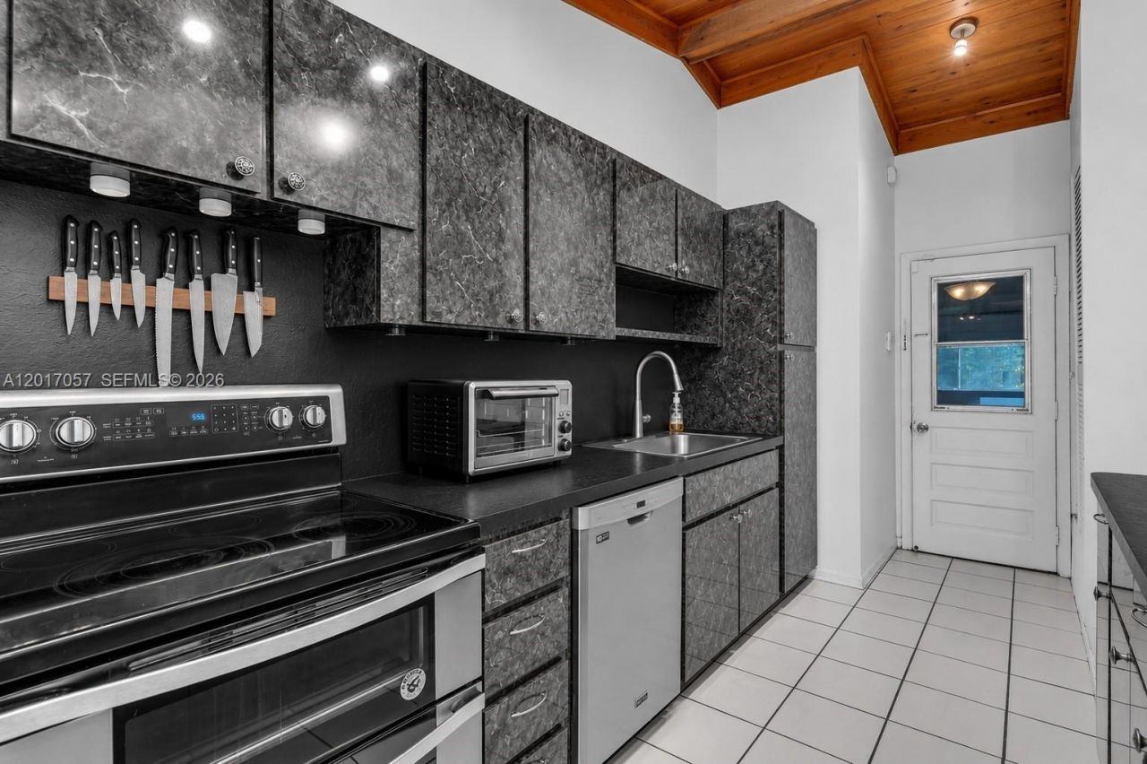 9470 NW 33rd Mnr, Sunrise, FL 33351 Photo