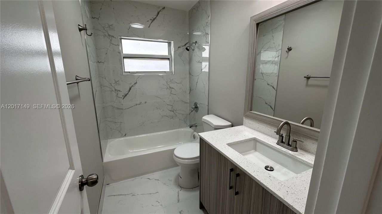 4101 NW 30th Ter , Unit 4, Lauderdale Lakes, FL 33309 Photo