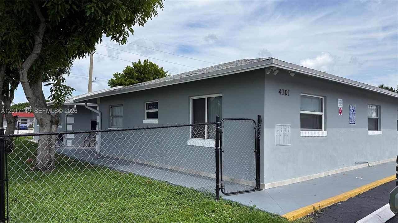 4101 NW 30th Ter , Unit 4, Lauderdale Lakes, FL 33309 Photo