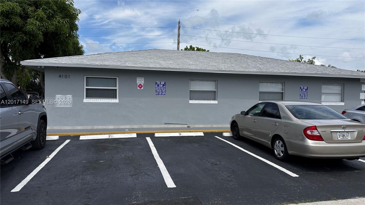 4101 NW 30th Ter , Unit 4, Lauderdale Lakes, FL 33309 Photo