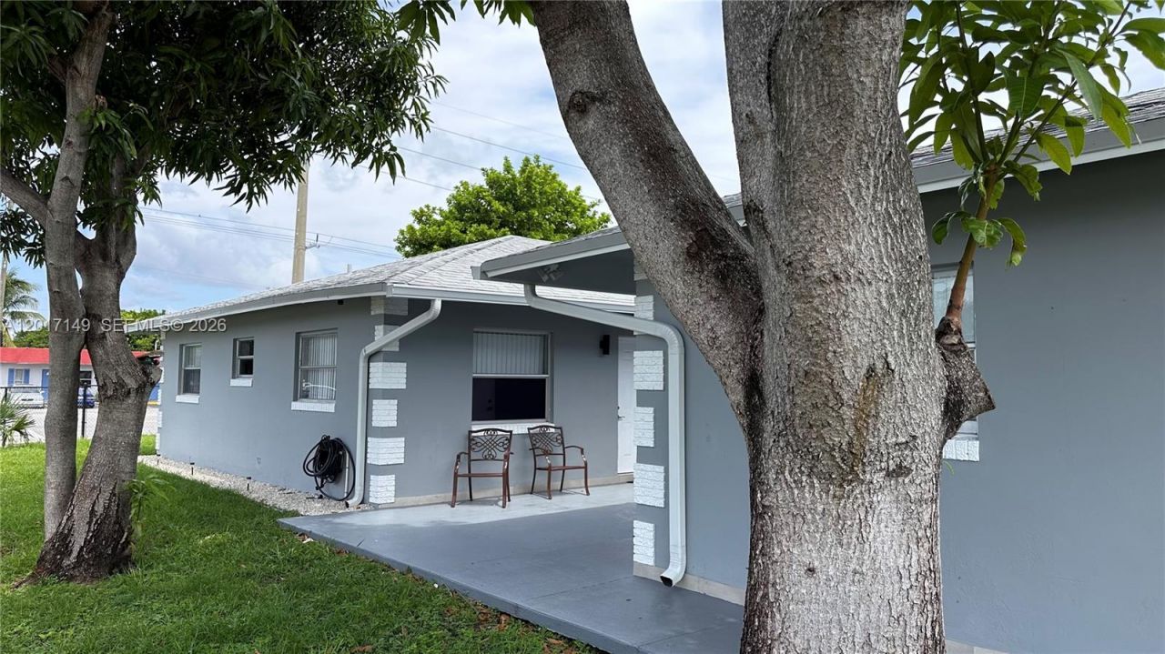 4101 NW 30th Ter , Unit 4, Lauderdale Lakes, FL 33309 Photo
