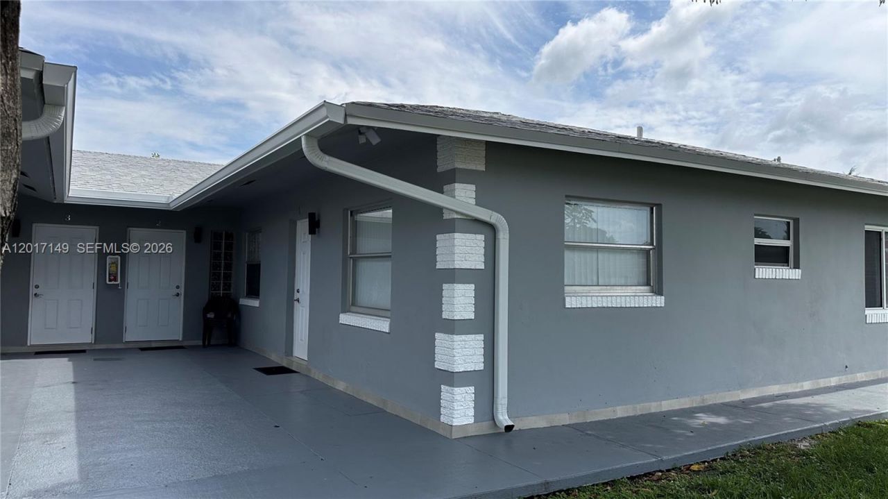 4101 NW 30th Ter , Unit 4, Lauderdale Lakes, FL 33309 Photo