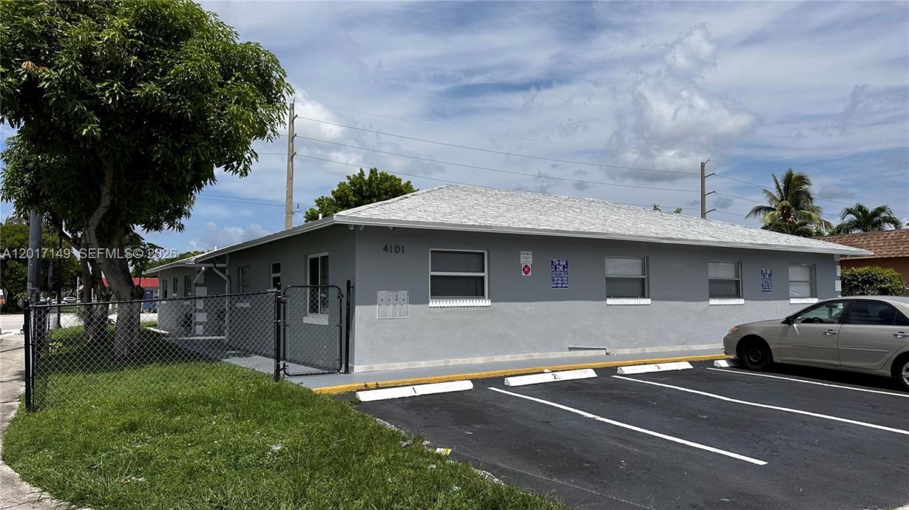 4101 NW 30th Ter , Unit 4, Lauderdale Lakes, FL 33309 Photo