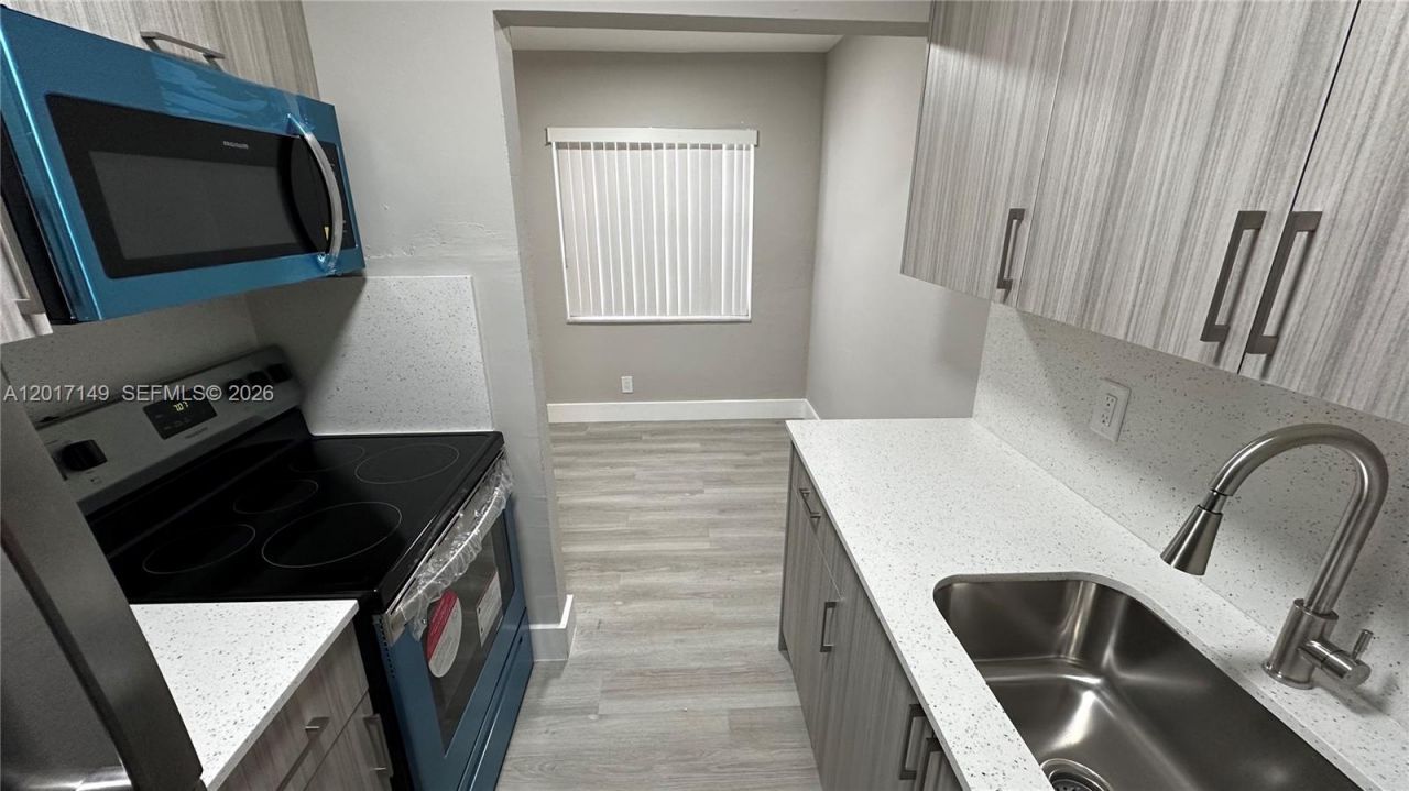 4101 NW 30th Ter , Unit 4, Lauderdale Lakes, FL 33309 Photo