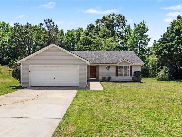30 Canterbury Drive, Grantville, GA 30220