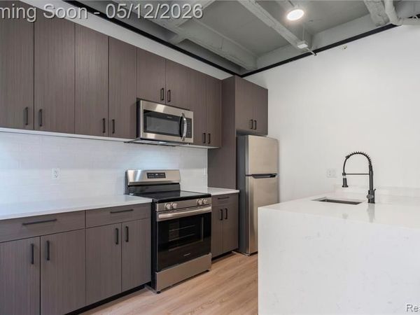 28 N Saginaw Street, Pontiac, MI 48342