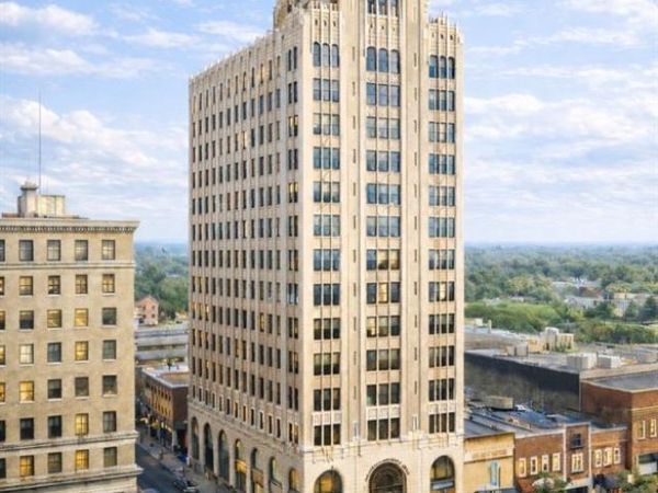 28 N Saginaw Street, Pontiac, MI 48342