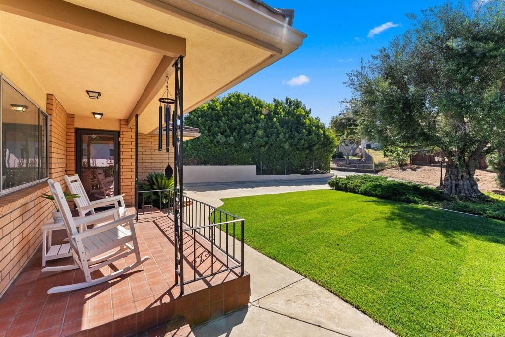 635 Pine Tree Lane, Vista, CA 92081 Main Photo
