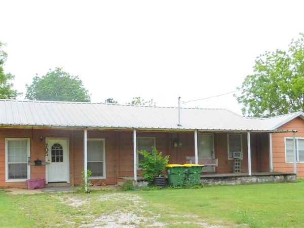 705 Mulberry Avenue, Hubbard, TX 76648