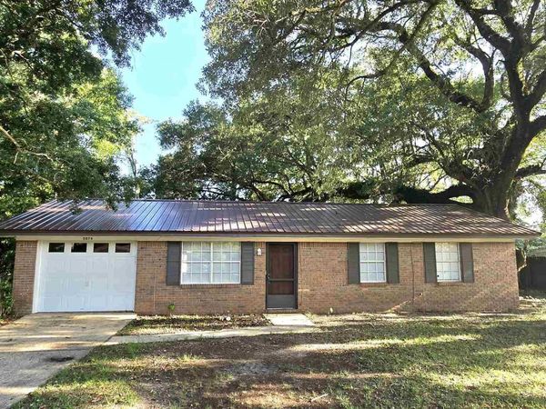 5079 Pennington Ln, Pace, FL 32571