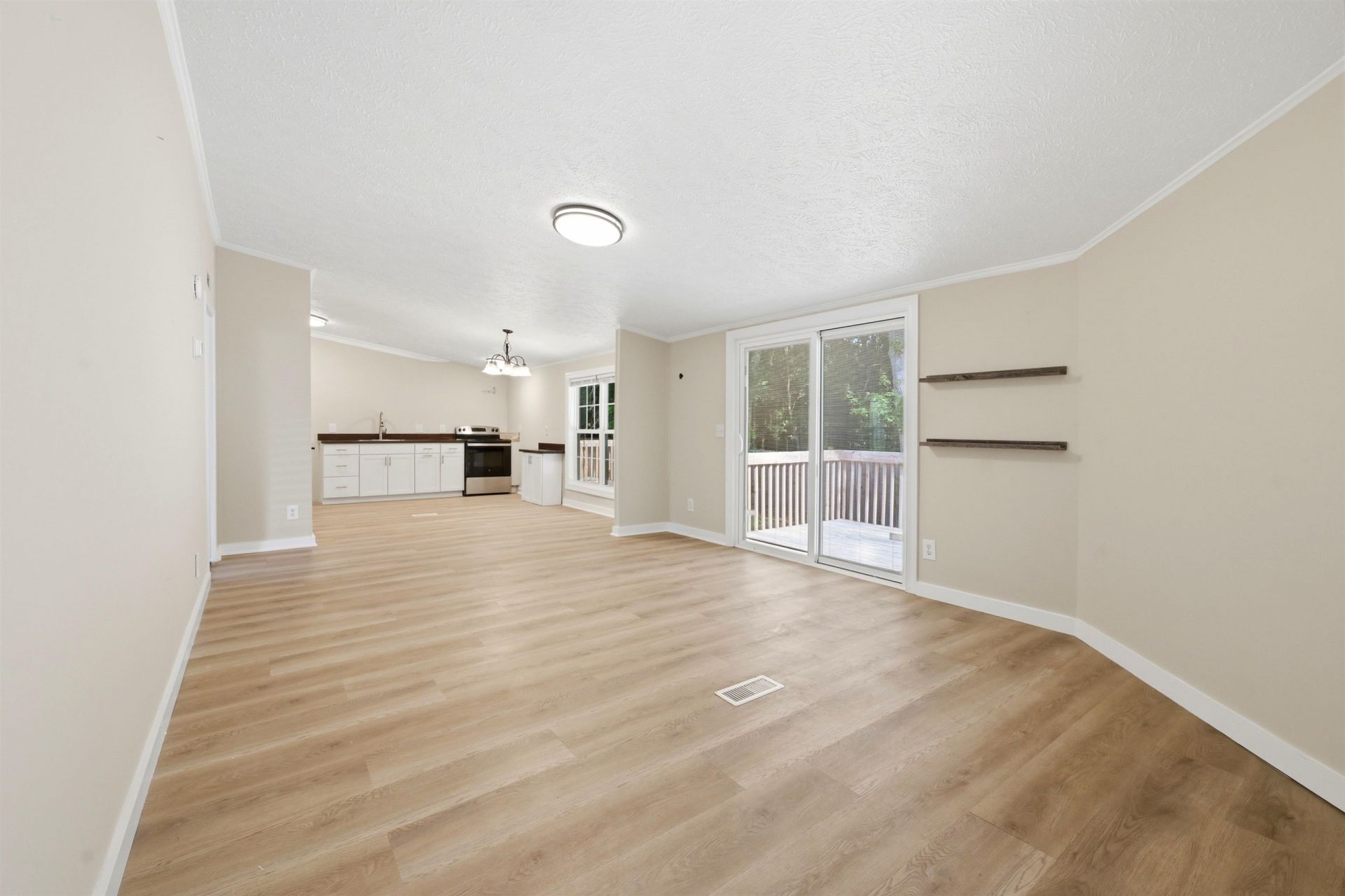 1037 Weslin Creek Dr. Photo 22