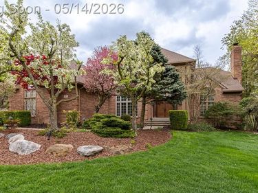 1818 Westridge Drive, Rochester Hills, MI 48306