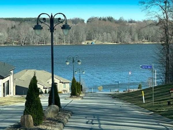 Pine Lake Cove , Columbiana, OH 44408