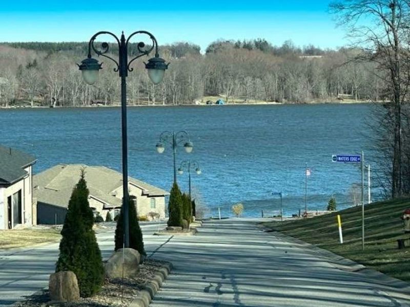 Pine Lake Cove, Columbiana, OH 44408 Photo 1