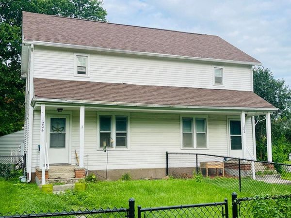 1202-1204 Burnett Avenue, Ames, IA 50010