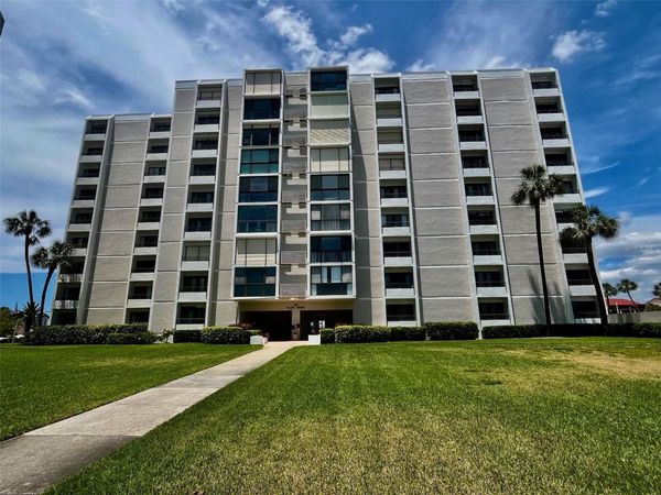 851 BAYWAY BOULEVARD, Unit 405, CLEARWATER BEACH, FL 33767