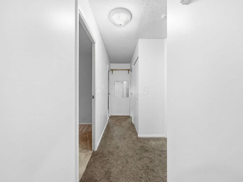 387 Daytona Road, Columbus, OH 43228 Photo 10